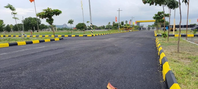 “VNG Projects offers HMDA & YTDA approved open plots in Raigiri, Yadadri and Warangal Highway with secure layouts and long-term investment growth.”